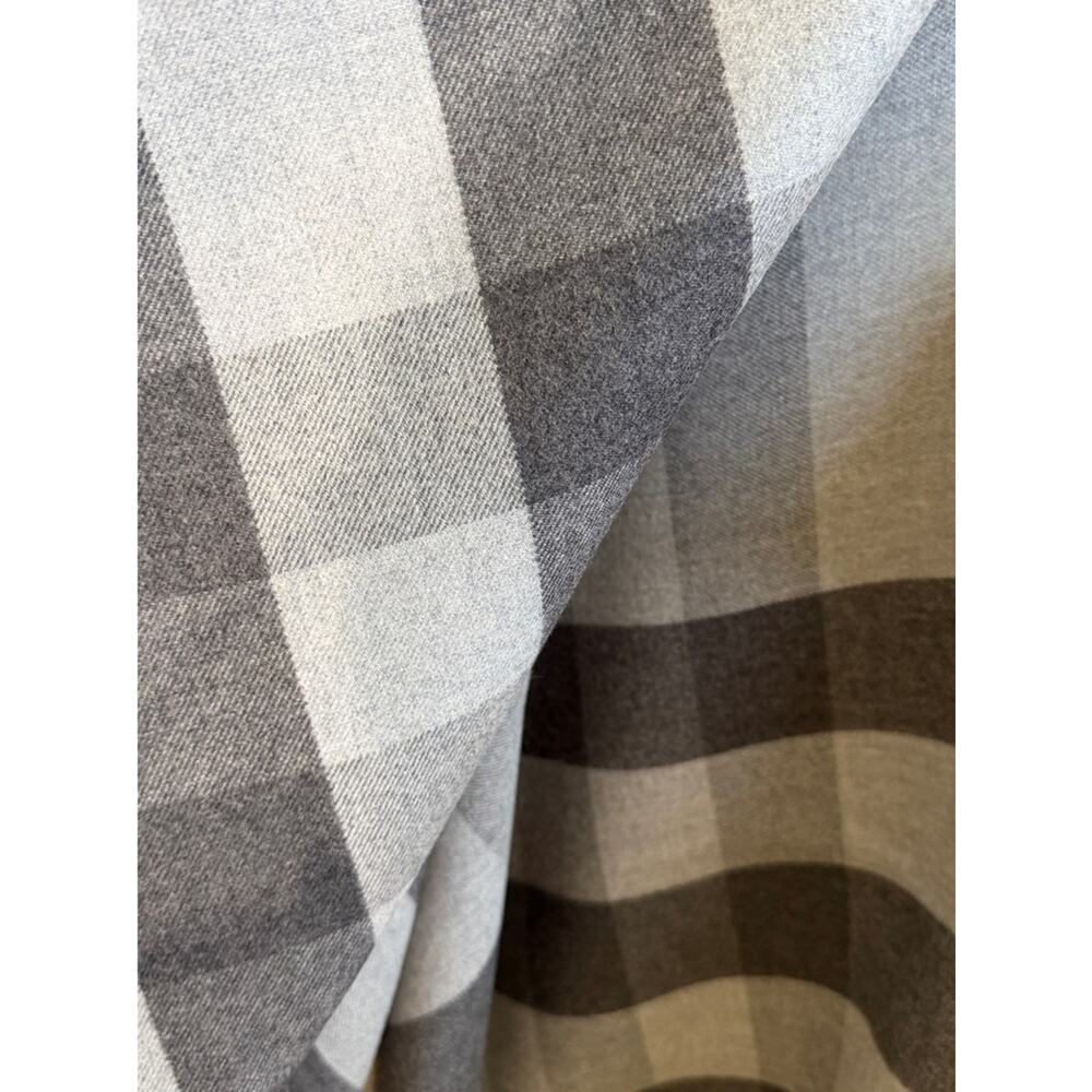 Burberry 100 wool Black & Gray Reversible Cape New - Picture 7 of 9